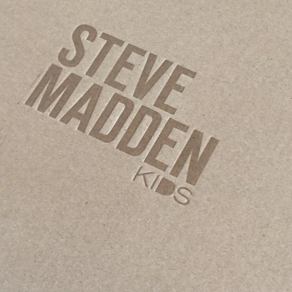 STEVE Madden girls boots. New in box Size 5 - Picture 15 of 16
